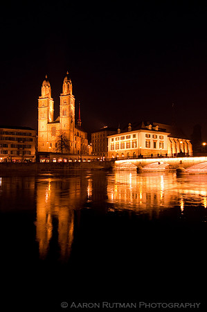 Grossmünster night over the Limmat river