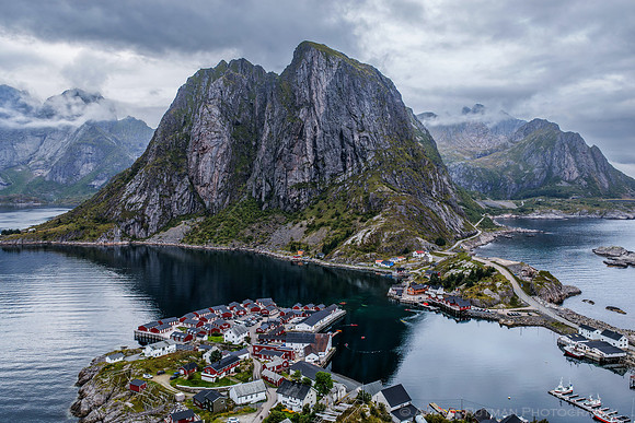 Festhelltinden and Hamnoy