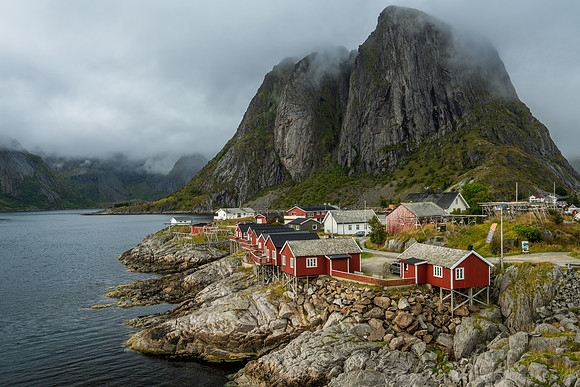 Hamnoy and Festhelltinden