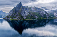 Olstinden, Reinefjord