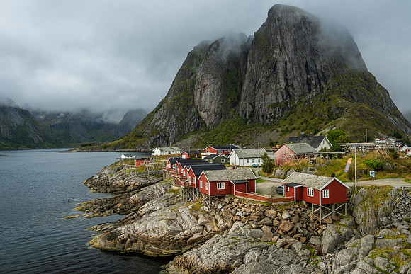 Hamnoy and Festhelltinden