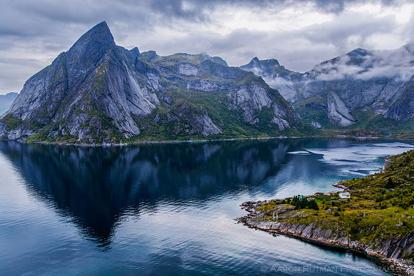 Olstinden, Reinefjord